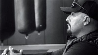 أحمد السقا لـ «خبر أبيض» : زوجة رجل مهم كان مشروع مسرحية وانتهى 