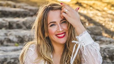  دلال أبو آمنة تغني لدعم البحث العلمى في القدس