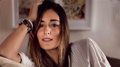 أمينة خليل تستقر على تغيير اسم مسلسلها إلى ليه لأ