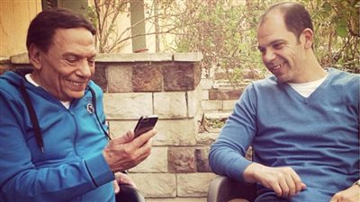 خاص .. رامي إمام لـ خبر أبيض : عادل إمام ماعندوش كورونا