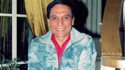 صحافة زمان .. عادل إمام يتحدث عن أسباب نجاحه ويضع روشتة لأزمة الكوميديا