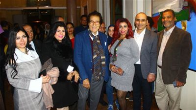 بحضور الفخراني وفهمي وحواس .. فاروق حسني يفتتح معرضه الجديد بالزمالك
