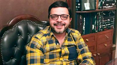 انفراد .. محمد هنيدي يستعد لمسرحية أخو البنات في سرية تامة 