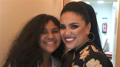 ابن الوز عوام .. زينة ابنة مي فاروق تتجه إلى الغناء