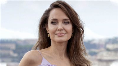 آنجلينا جولي تشارك في سباق الخير وتنقذ الأطفال بعد غلق مدارسهم