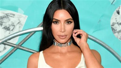 ملاك الرحمة كيم كارداشيان تتجه لتصنيع الكمامات بدلاً من الملابس والعطور