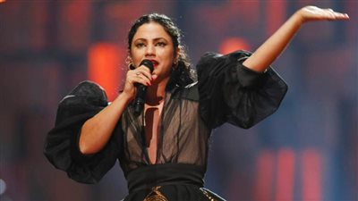 آمال المثلوثي «one woman show» في أغنيتها الجديدة م الروح