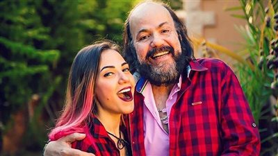 إيمي طلعت زكريا عن العزل المنزلي : أفتقد أبي في هذا التوقيت