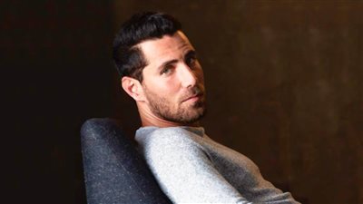 كلاكيت تاني مرة .. عزيز مرقة يواجه كورونا بحفل أونلاين 