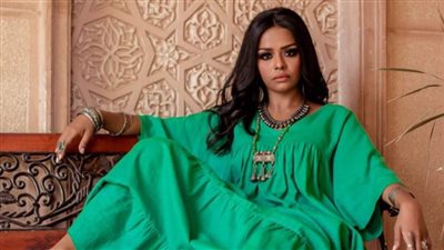 أسماء أبو اليزيد بعد أغنية رغم المسافة : أنا مش مطربة