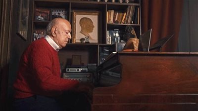 عمر خيرت : أقضي الحظر في عزف البيانو والآن عرفنا معنى الحرية