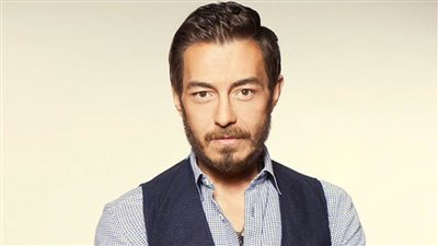 أحمد زاهر عن مشاركته فى أوبريت إحنا قدها : صورت فى البيت والعمل تطوعي