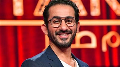 انفراد .. أحمد حلمي يقدم الجزء الثاني من «عسل أسود» على خشبة المسرح