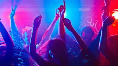 كارثة في «الجونة» .. إصابة عدد من مشاهير المجتمع بـ كورونا بسبب حفلة