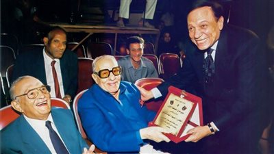 الزعيم والمهندس ومدبولي .. أهرامات الكوميديا في صورة واحدة بتوقيع عادل إمام