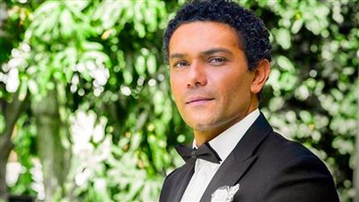 آسر ياسين يقترب من دور البطولة للنسخة المصرية من مسلسل «suits» 