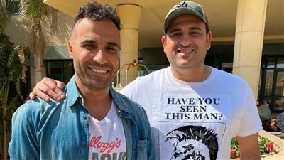 أكرم حسني وأحمد فهمي يقضيان إجازتهما في نويبع