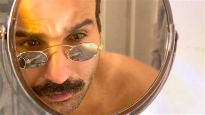 أحمد فهمى يجسد أكثر من شخصية ويعيش في أكثر من زمن خلال أحداث فيلم «حلم سوسن»