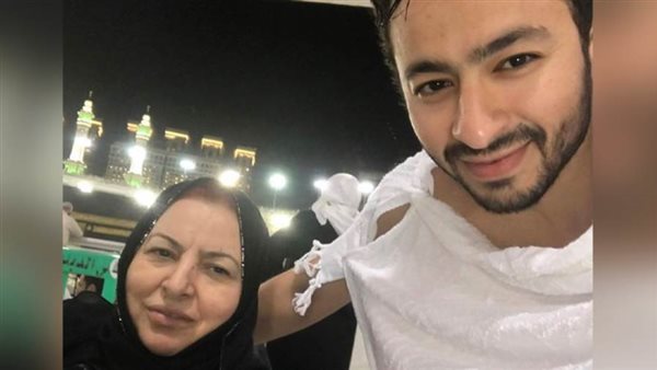 حمادة هلال ووالدته
