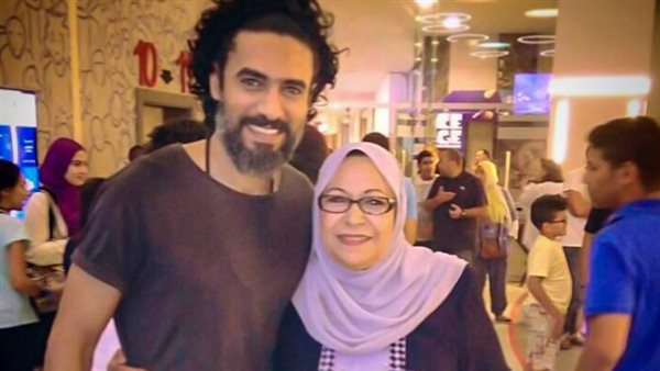 محمد علاء ووالدته