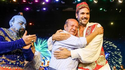 لطفي لبيب : بكيت لأني كان نفسي أقف على خشبة المسرح