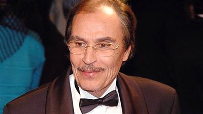 بعد إعلان تكريمه في مهرجان الإسكندرية السينمائي .. عزت العلايلي : أخيراً هتكرم قبل ما أموت