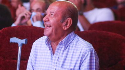 لطفي لبيب يتراجع عن الاعتزال ويطلب الوقوف علي خشبة المسرح وكايرو شو تدرس العرض