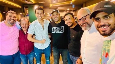 بيومي فؤاد يدخل عالم البيزنس .. افتتح مطعماً للمشويات وحضر الإفتتاح نجوم مسرح مصر