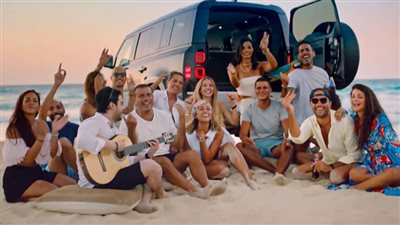 دينا الشربيني اختارتهم .. قائمة أصدقاء عمرو دياب المشاركين في كليب «أماكن السهر»