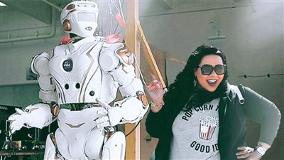 أول صورة لروبوت شيماء سيف أحد أبطال مسلسل «في بيتنا روبوت» 