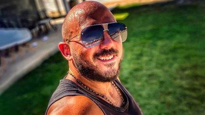 محمود العسيلي : أحضر لـ 7 أغنيات جديدة ونجاح «اختراع» فاق توقعاتي