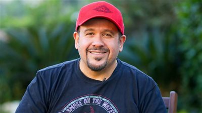 هشام عباس على طريقة الهضبة بـ فورمة رياضية جديدة والهدف خسارة 15 كيلو من وزنه