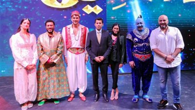 بالصور .. وزير الشباب والرياضة بعد حضوره مسرحية «علاء الدين» : عمل راقي نتباهى به