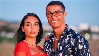 كريستيانو لما يحب .. فكر في الاعتزال واشترى بيت للعيش مع جورجينا بعد الزواج