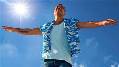 عزيز الشافعي : عمرو دياب يطرح أغنية «بلدنا ياحلوة» بعد دقائق والأغنية لاتعتبر وطنية