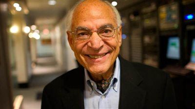 فاروق الباز : أجهز أبحاث عن الكنوز في الصحراء العربية وأتمنى تنفيذ مشروع الوادي الموازي