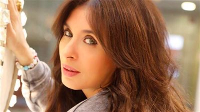 دينا تحضر لفيلم جديد بعنوان فيونكة قطيفة من تأليف حازم متولي 