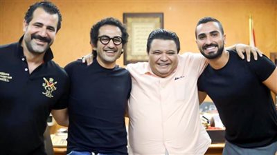 صورة .. خالد جلال يجمع أحمد حلمي والشرنوبي ومحمود حافظ في مسرحية من إخراجه قريباً