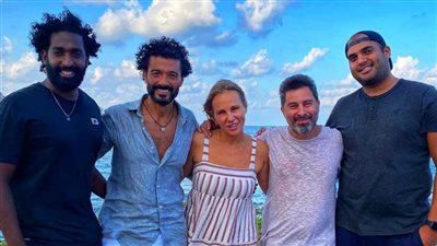 خالد النبوي مع شيرين رضا وهادي الباجوري من كواليس فيلم قمر 14  