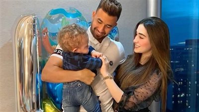 محمود تريزيجيه يحتفل مع زوجته بالعام الأول لابنهما يَزَن