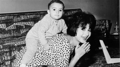 آخر كلمات نعيمة عاكف على فراش المرض : عاوزة أشوف محمد ابني