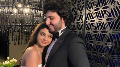 محمد فضل شاكر يحتفل بزفافه ووالده أول المهنئين