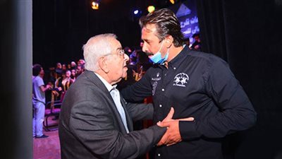 المخرج محمد عبدالعزيز في حفل تكريمه بأكاديمية الفنون : ميزة ابني كريم إنه متنوع في أدواره