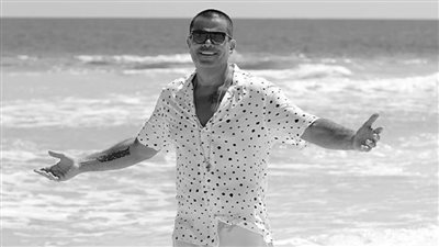 عمرو دياب يطرح مقطع من أحدث أغانيه أهه أهه