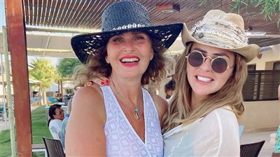 يسرا لـ مها الصغير في برنامج It's Show Time : أعشق نور الشريف وروبرت دي نيرو وعائلة العدل تميمة حظ بالنسبة لي