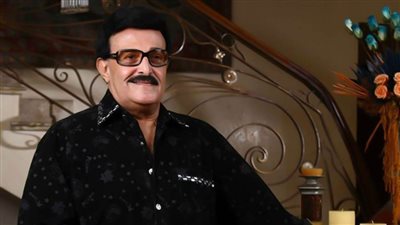 سمير غانم يعقد جلسات علاج طبيعي علي قدميه ويعود لمسرحيته لما الزهر يلعب بناءًا علي أوامر طبيبه