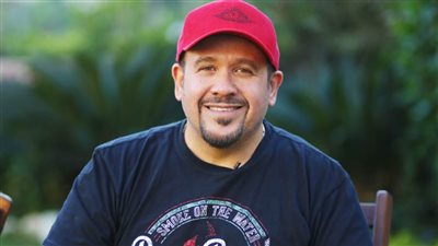 هشام عباس يطرح اللي احنا فيه خلال أيام بعد تأجيلها أكثر من مرة