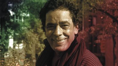 عودة الكينج .. محمد منير يظهر في إعلان لإحدى شركات الاتصالات ويصوره قريباً