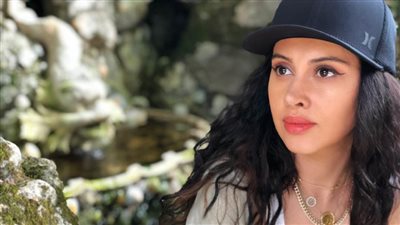 ياسمين رئيس تعلق كل أعمالها الفنية بسبب وفاة والدتها