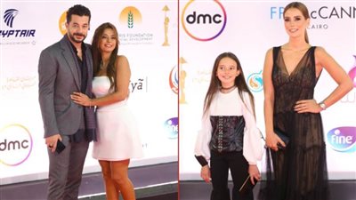 شريف سلامة بصحبة داليا مصطفى وإيمان العاصي مع ابنتها على الريد كاربت لـ فيلم عمار